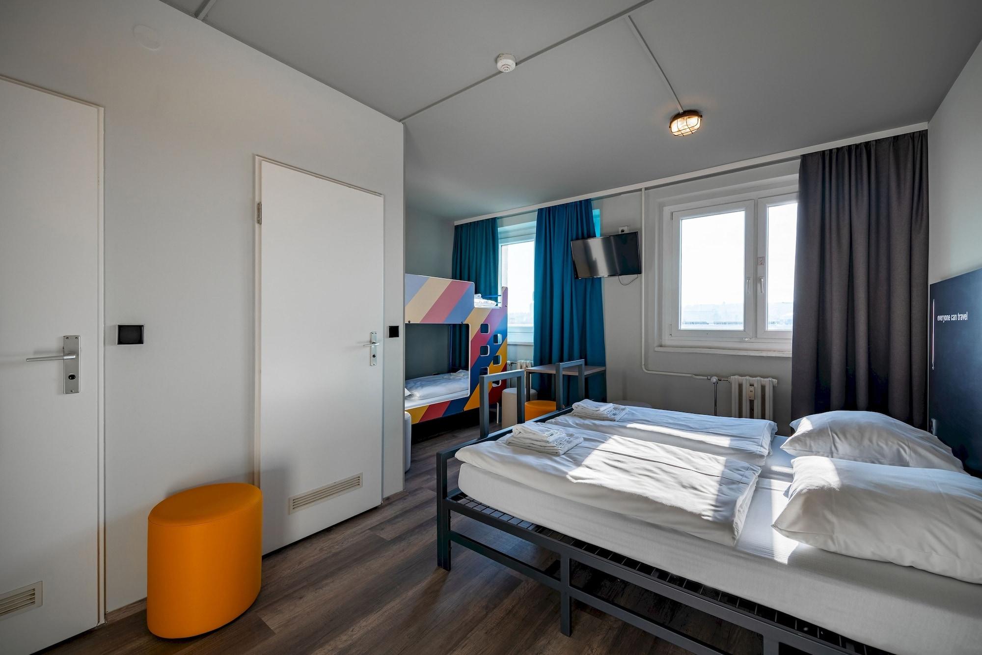 Hotel A&O Muenchen Hauptbahnhof Zewnętrze zdjęcie