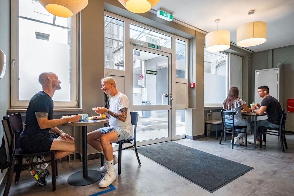Hotel A&O Muenchen Hauptbahnhof Zewnętrze zdjęcie