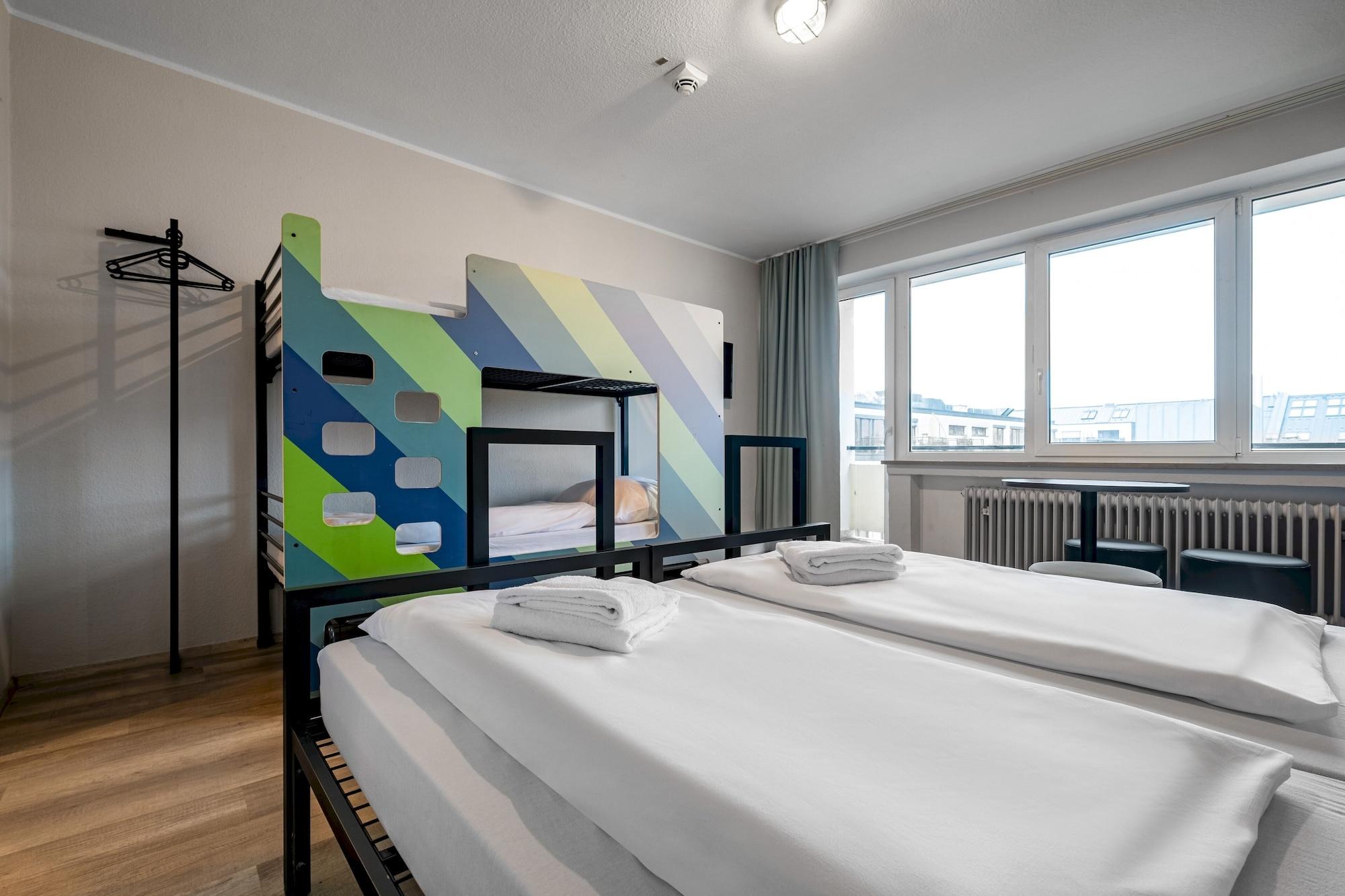Hotel A&O Muenchen Hauptbahnhof Zewnętrze zdjęcie