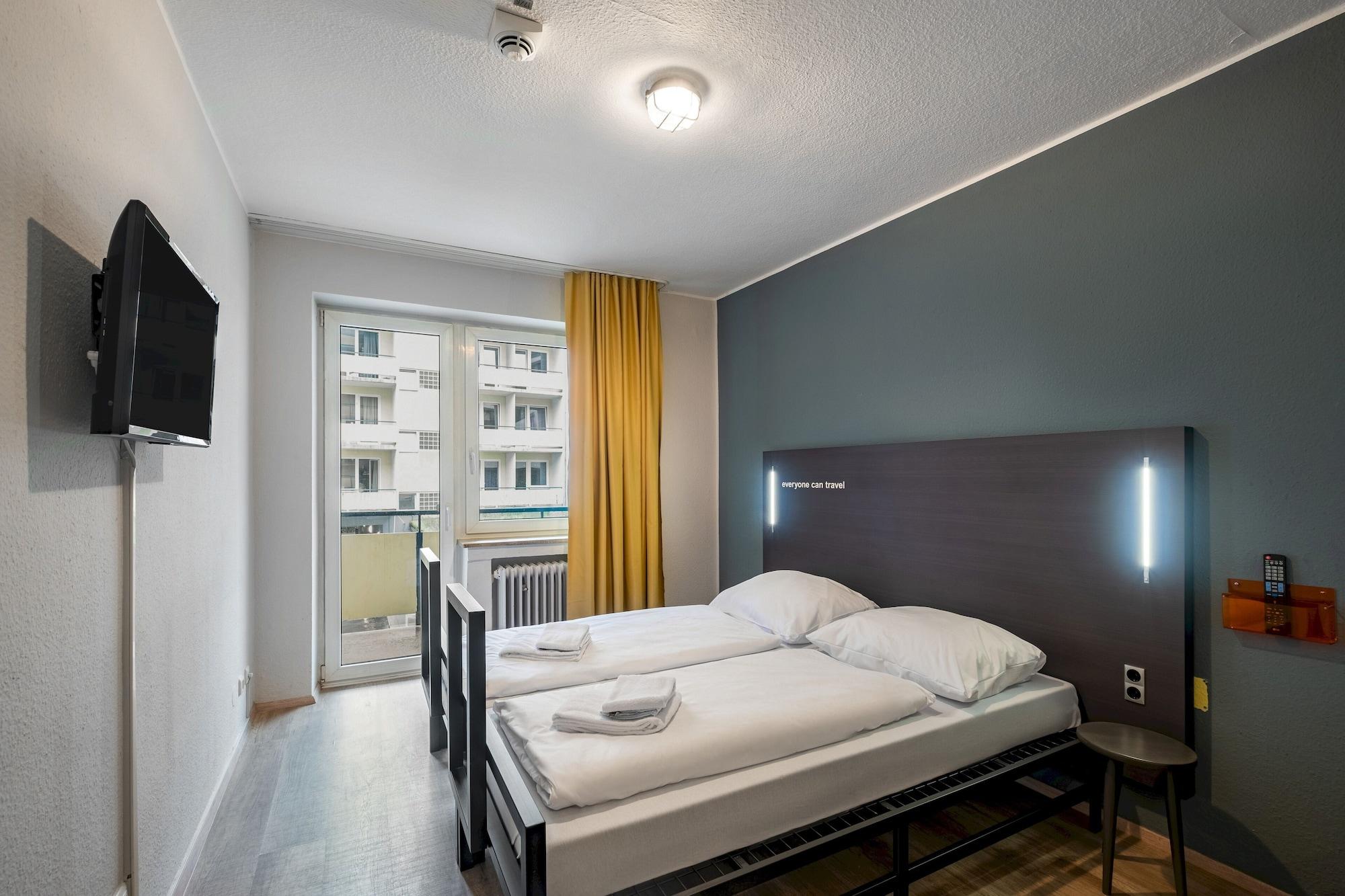 Hotel A&O Muenchen Hauptbahnhof Zewnętrze zdjęcie