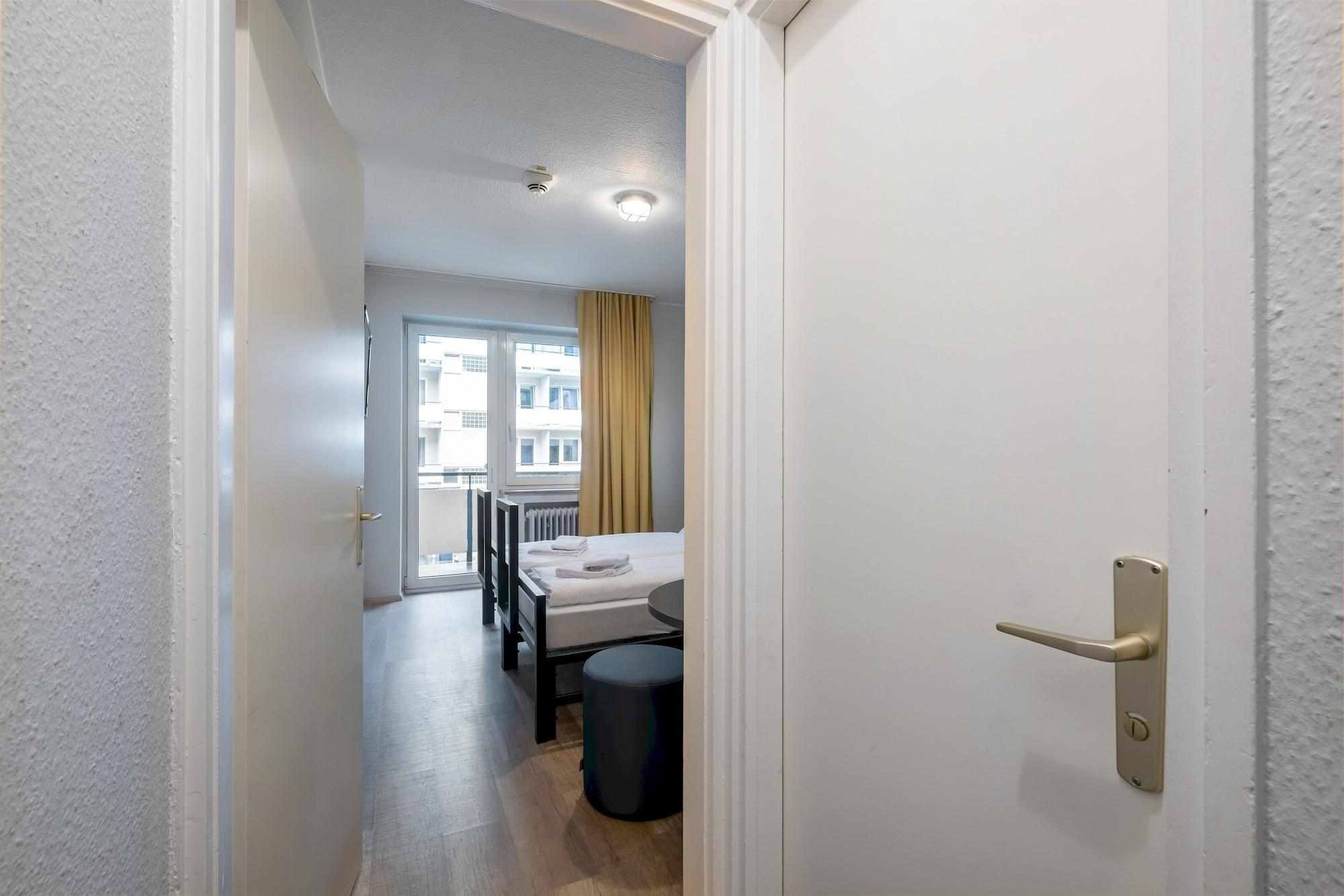 Hotel A&O Muenchen Hauptbahnhof Zewnętrze zdjęcie