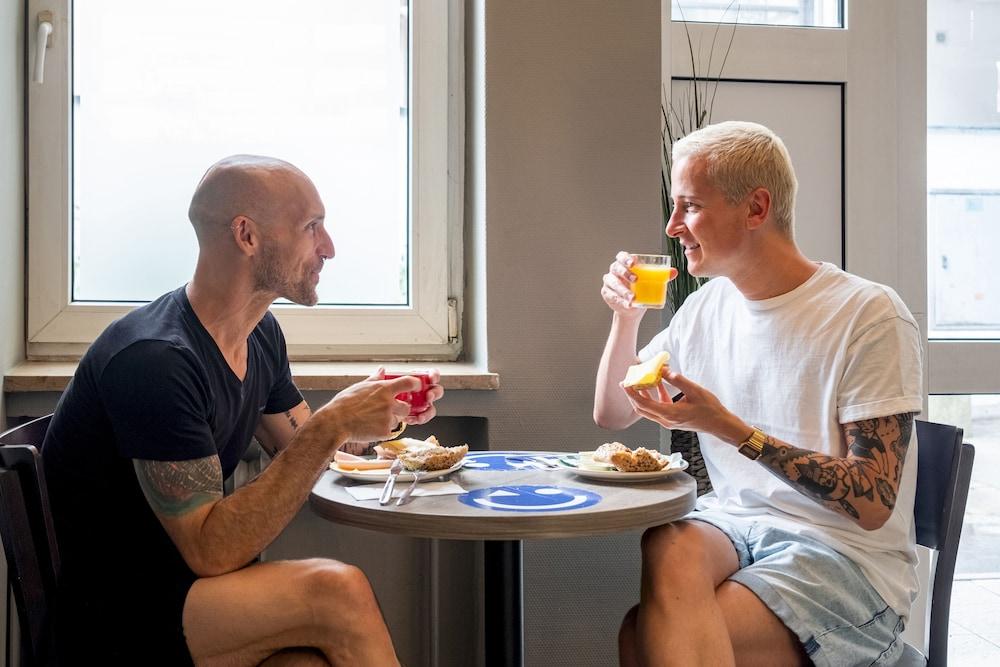 Hotel A&O Muenchen Hauptbahnhof Zewnętrze zdjęcie