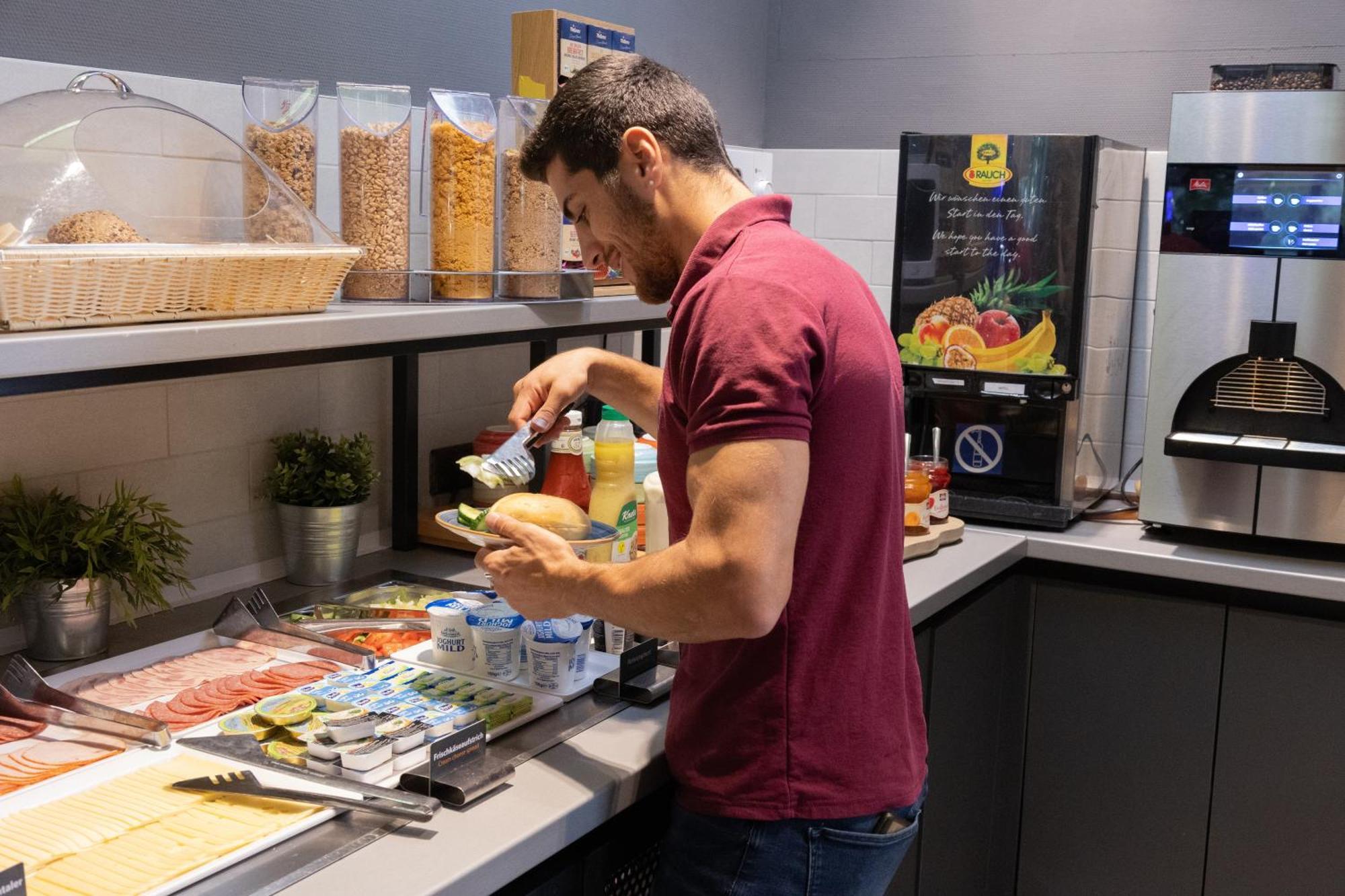 Hotel A&O Muenchen Hauptbahnhof Zewnętrze zdjęcie