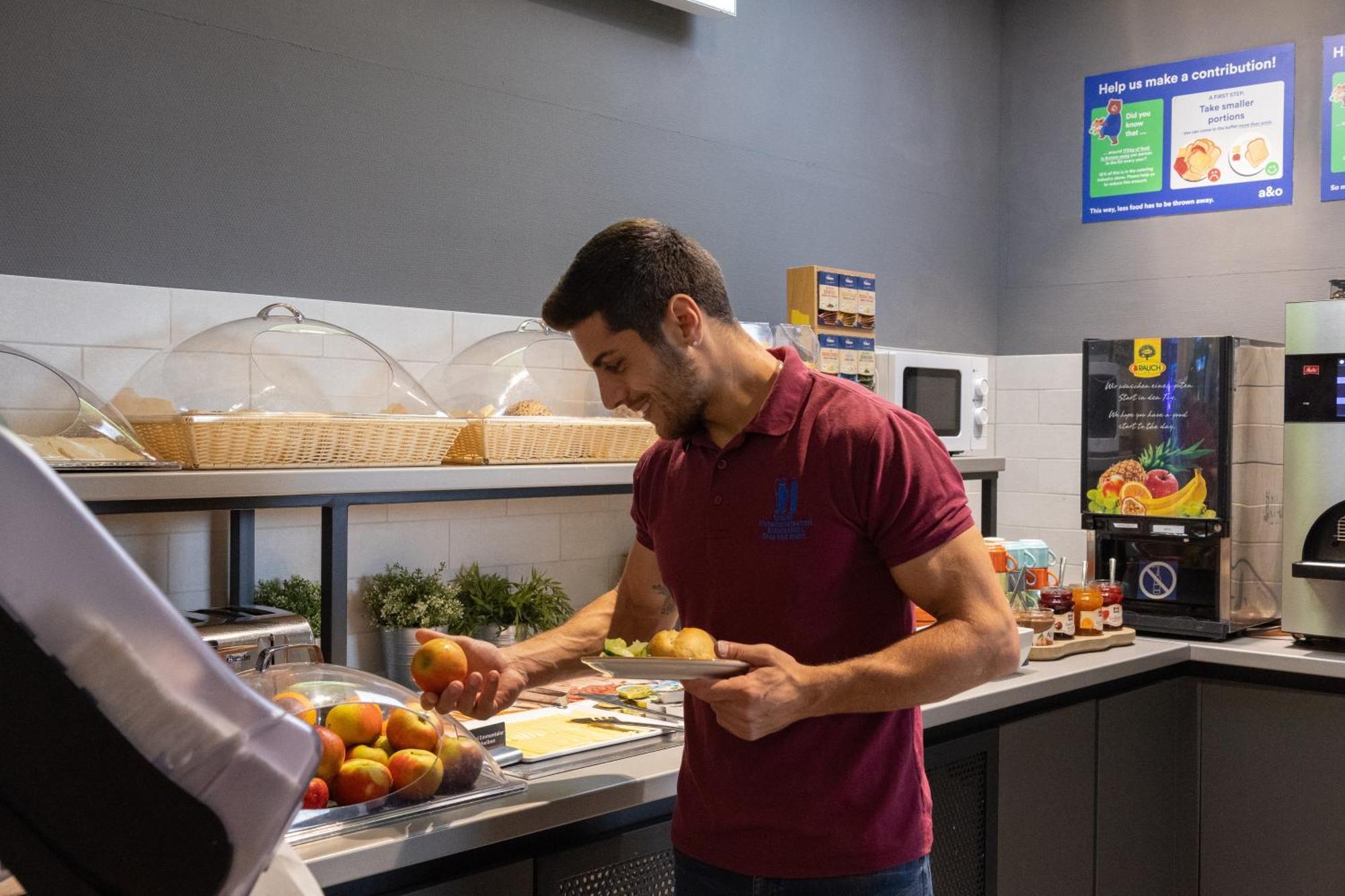 Hotel A&O Muenchen Hauptbahnhof Zewnętrze zdjęcie