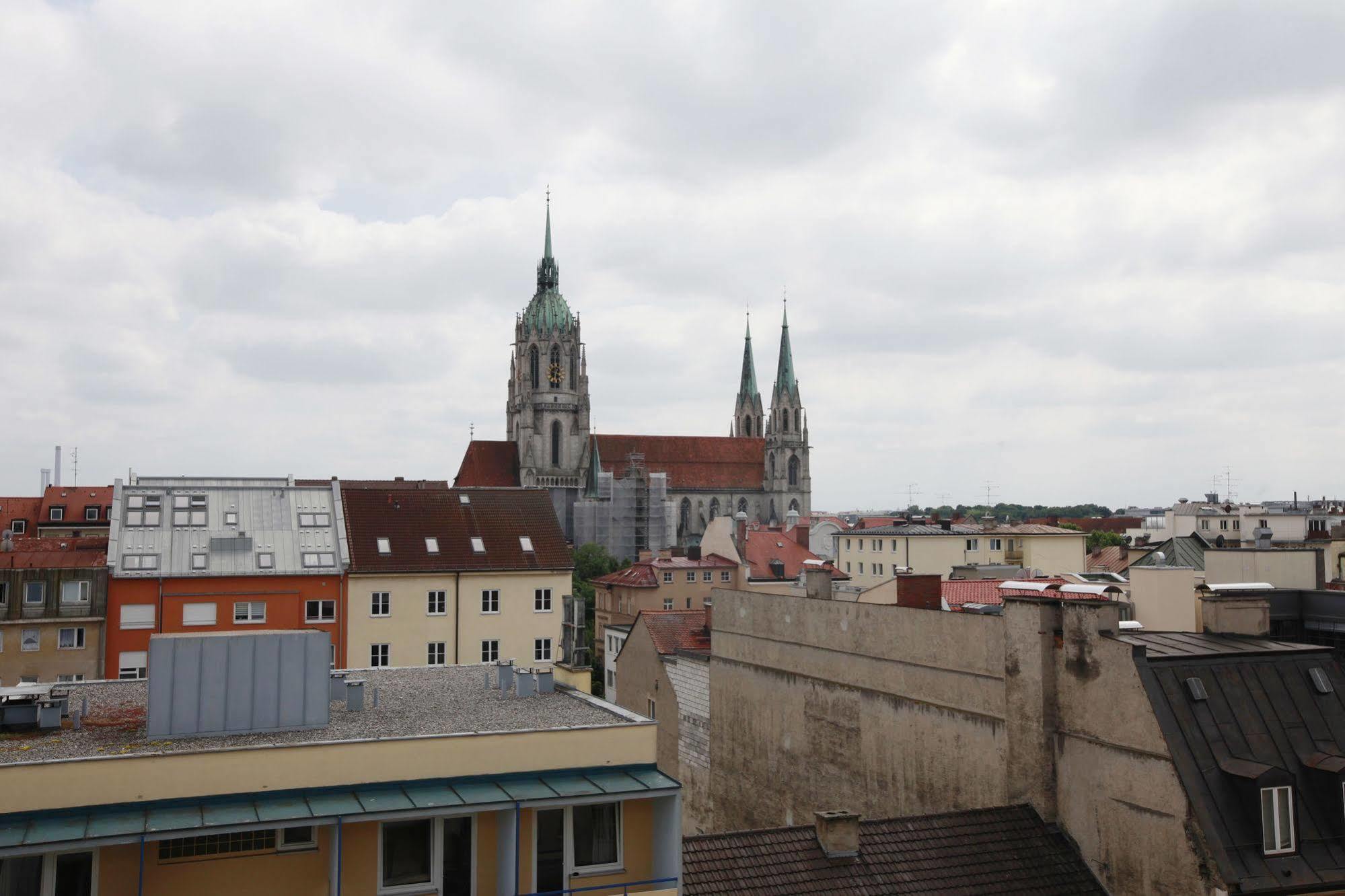 Hotel A&O Muenchen Hauptbahnhof Zewnętrze zdjęcie