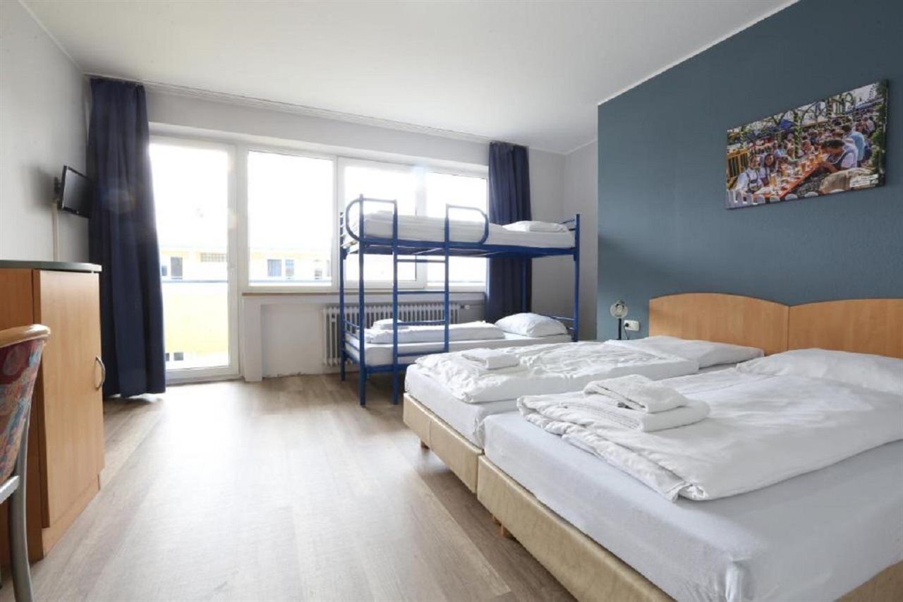 Hotel A&O Muenchen Hauptbahnhof Zewnętrze zdjęcie